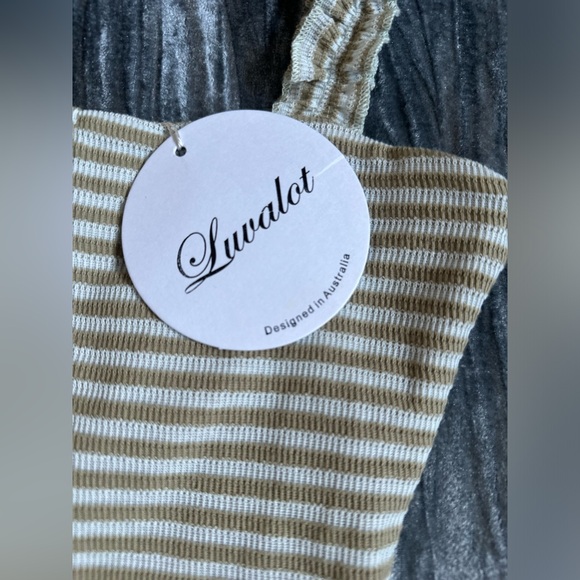 Very cute bodysuit! Easy to style. Brand New - Picture 6 of 6